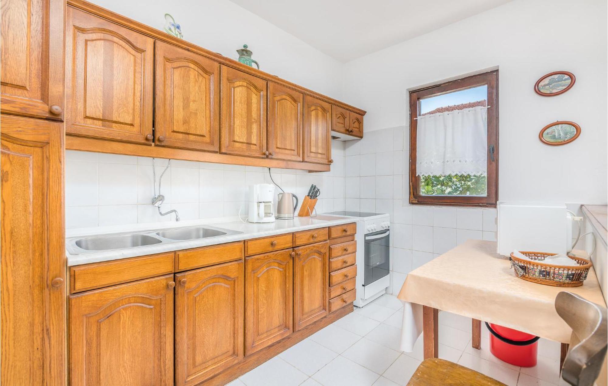 Stunning Apartment In Malinska With Kitchen Eksteriør billede